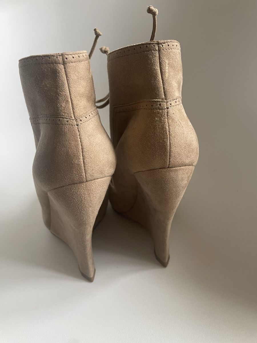 Scarpe da donna: Bottines compensées Alaïa beige 38,5 daim – Usato da Lausanne venduto da Charly_brune 3