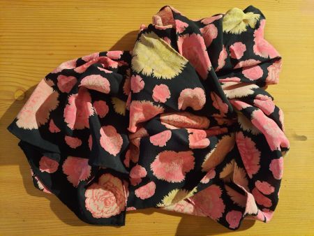 Foulard, handrouliert aus Fabric frontline-Seide