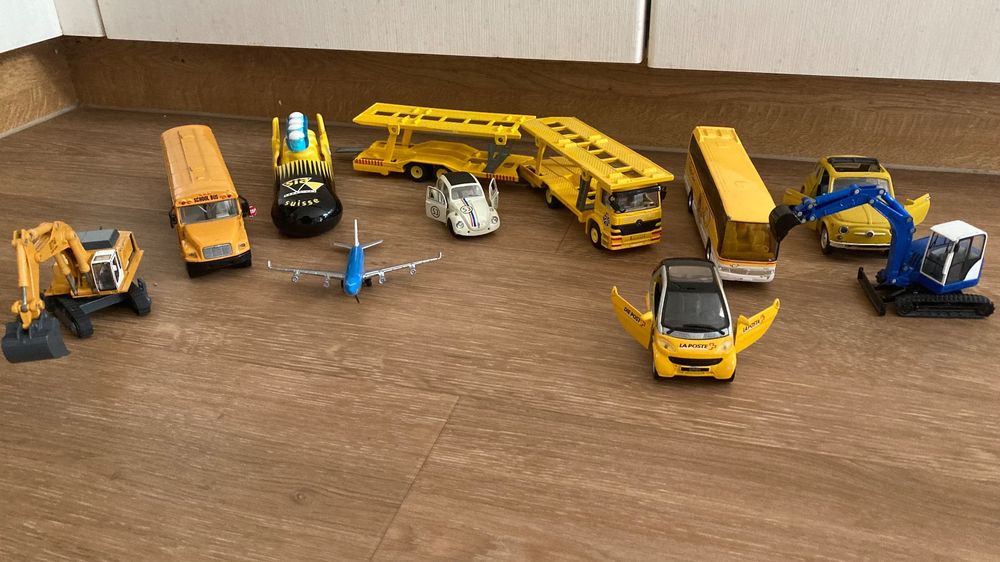 Mini Schulbus Spielzeug - Pull Back Auto 18.5cm Mit Leuchteffekt