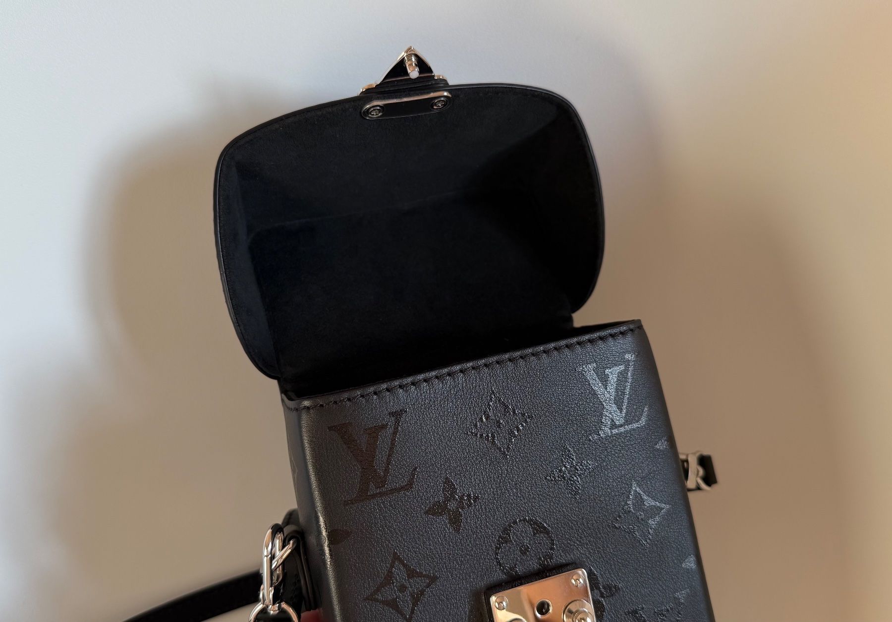 Louis Vuitton Borse: Louis Vuitton Soft Trunk "Camera Box" (schwarz, ungebraucht) – Nuovo (secondo la descrizione) da Bern venduto da lin_hf2p 9