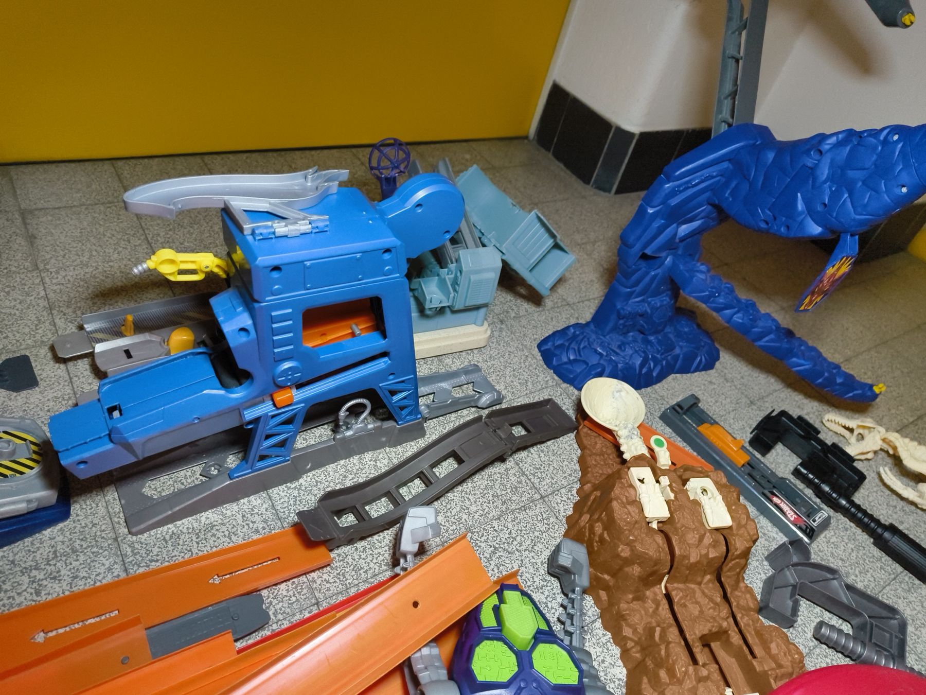 Hot Wheels Piste: Riesige Sammlung Mattel Hot Wheel Bahn Teile – Usato da stettlen venduto da VintageBern_ch 8
