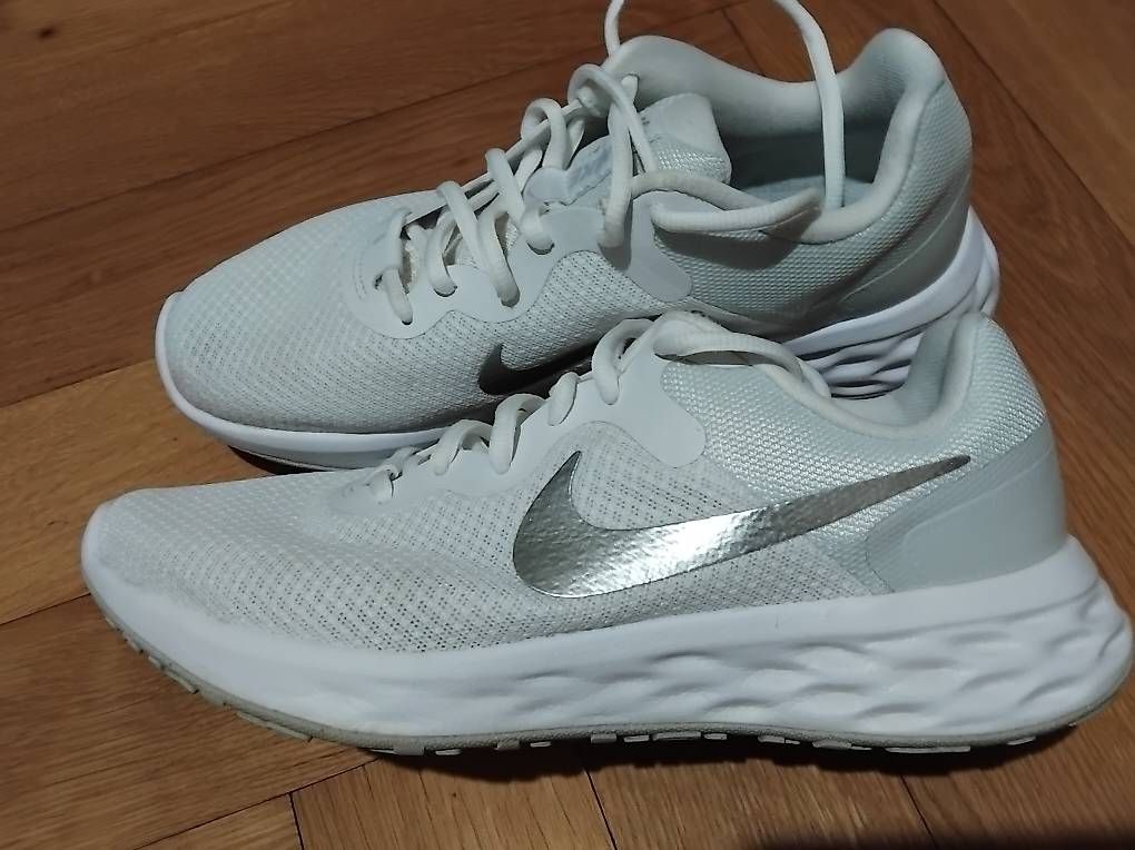 Nike Chaussures femmes: Baskets nike – D'occasion à Peseux par pat_2nd9 3