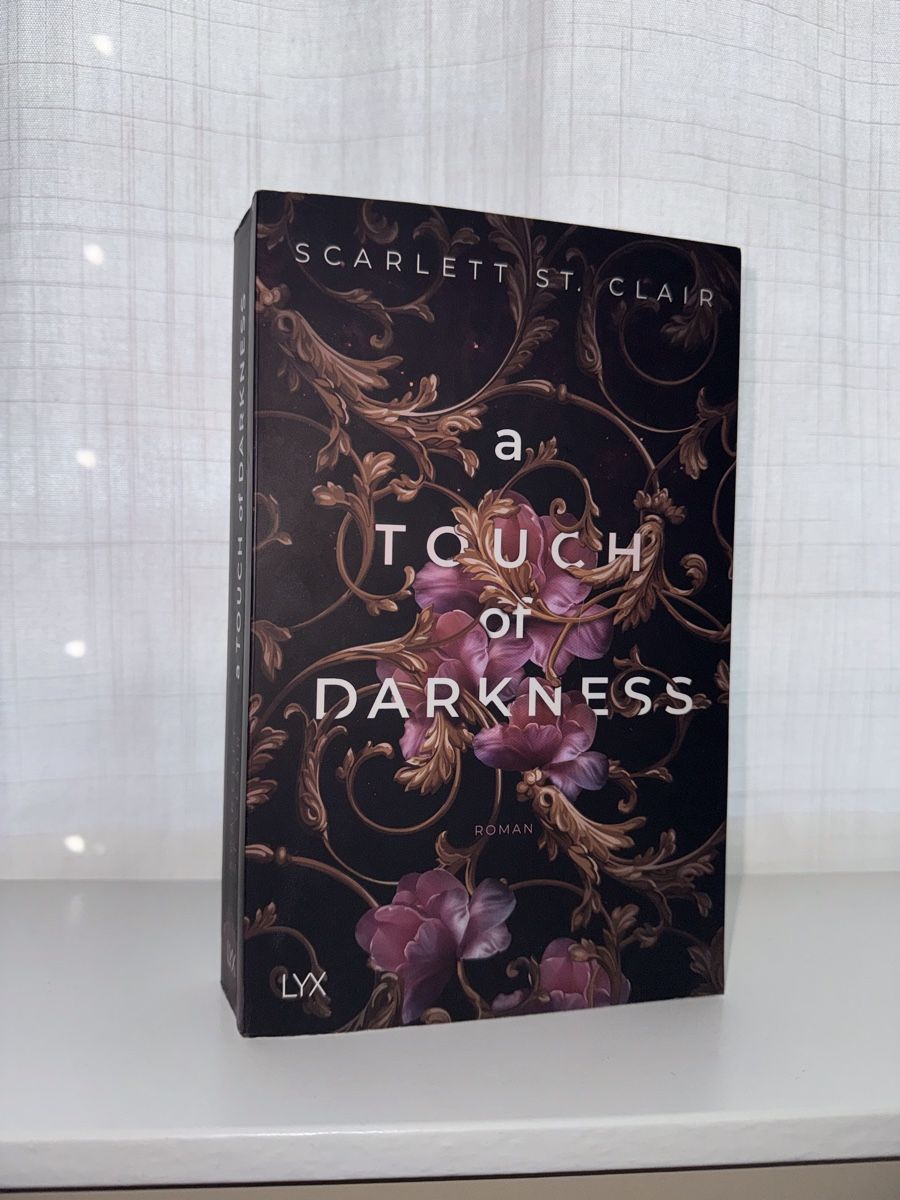 Libri: A Touch of darkness - Scarlett St. Clair – Usato da Giffers venduto da sahla