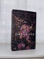 A Touch of darkness - Scarlett St. Clair