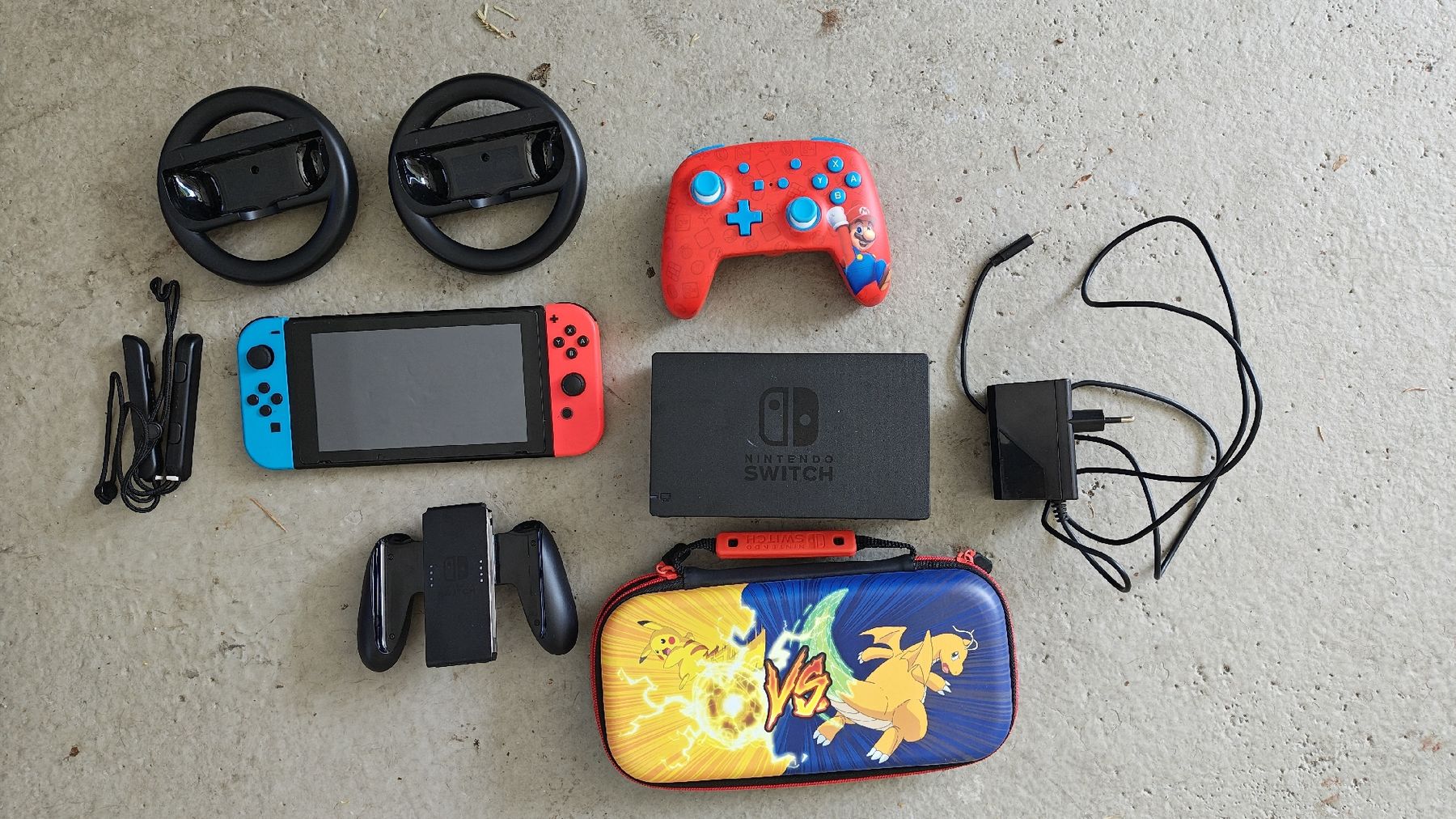 Nintendo Konsolen: Nintendo Switch+Etui+Lenkräder+Pro Controller AB 1 CHF – Gebraucht aus Montagnola von mattbert86