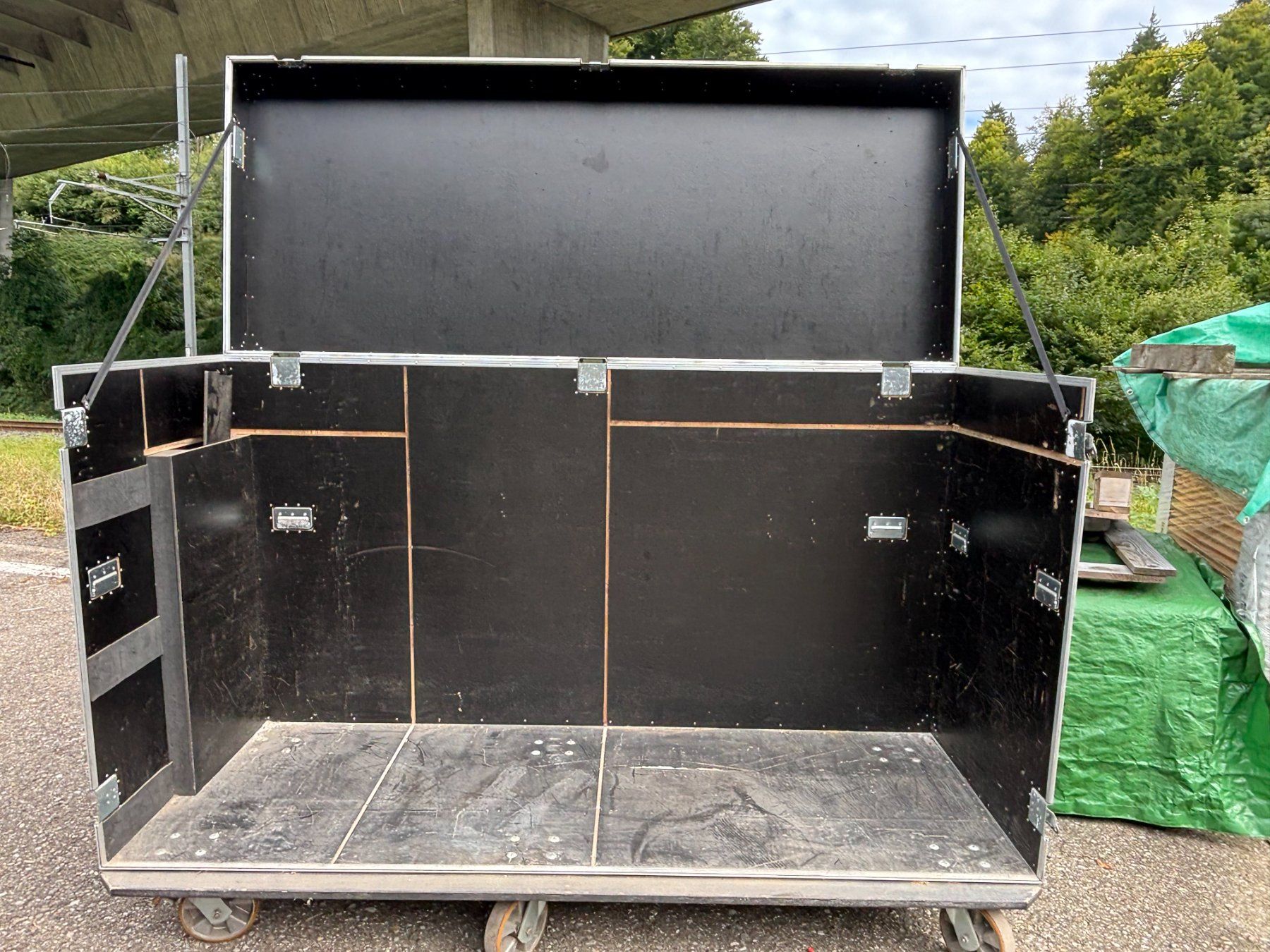 Transportkisten: Case Robuste Transportkiste / auf RollenWickinger mit Rollen – Gebraucht aus Kemptthal von strobanaturbaustoffe 2