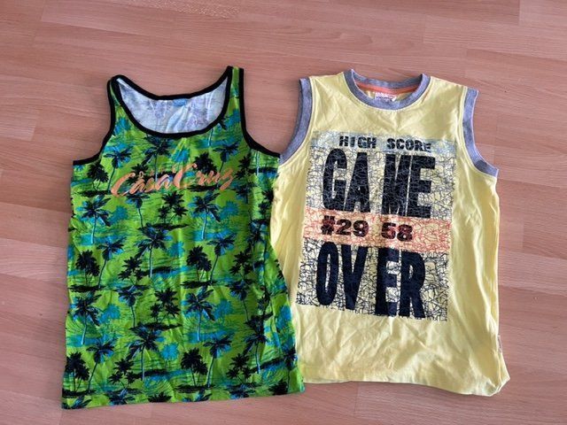 Camicie, T-shirt & Polo: ärmelloses Hemden Paket Gr.146 – Usato da Wabern venduto da adamovski