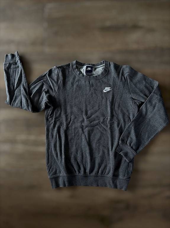 Nike Pullover & Sweatshirts: Nike Sweater Grau S – Gebraucht aus Thundorf von paglialongamaria