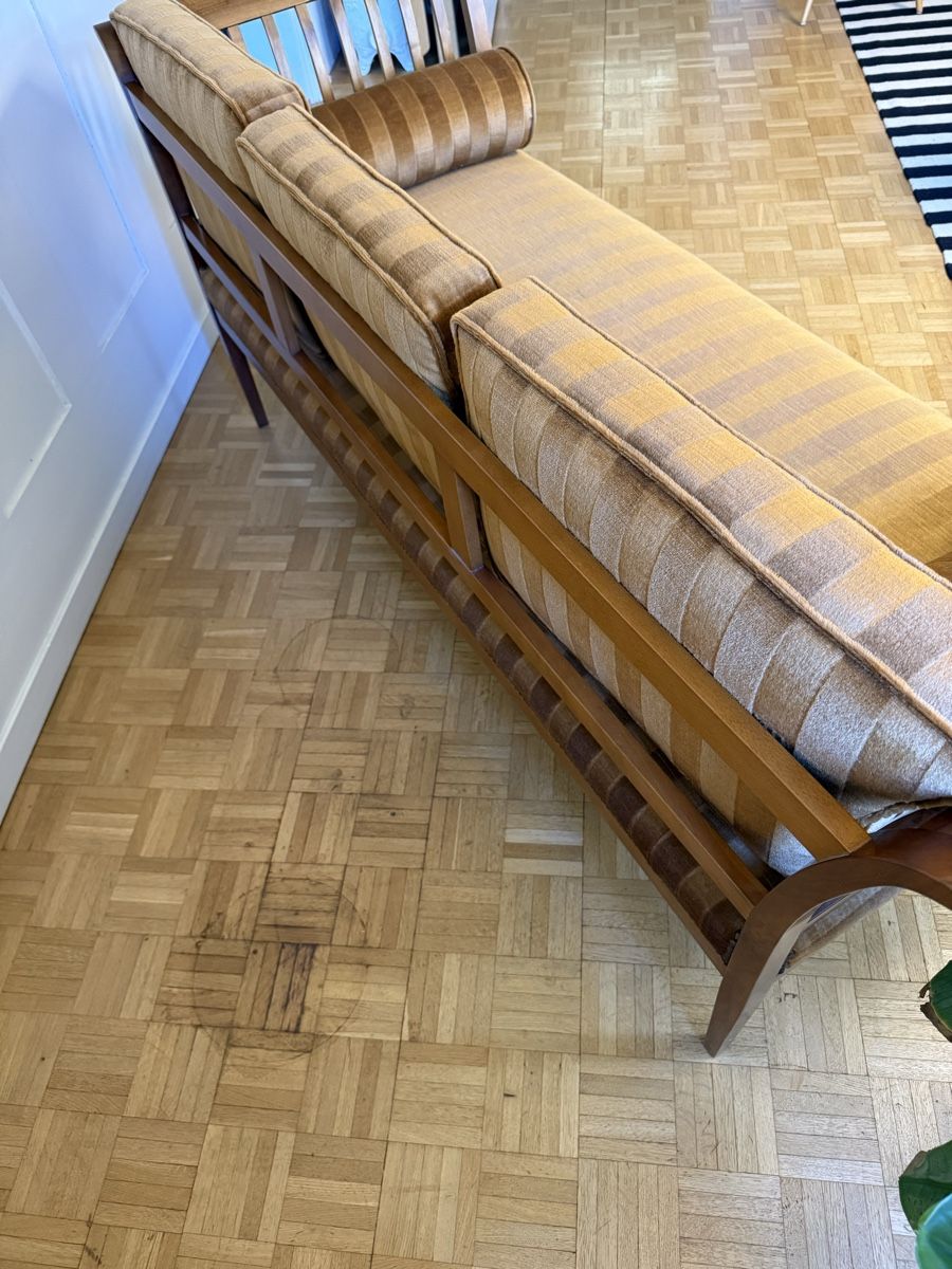 Divani: Jugendstil-Sofa, vermutlich Nussbaum, Samtbezug – Usato da Bern venduto da Moowee 4