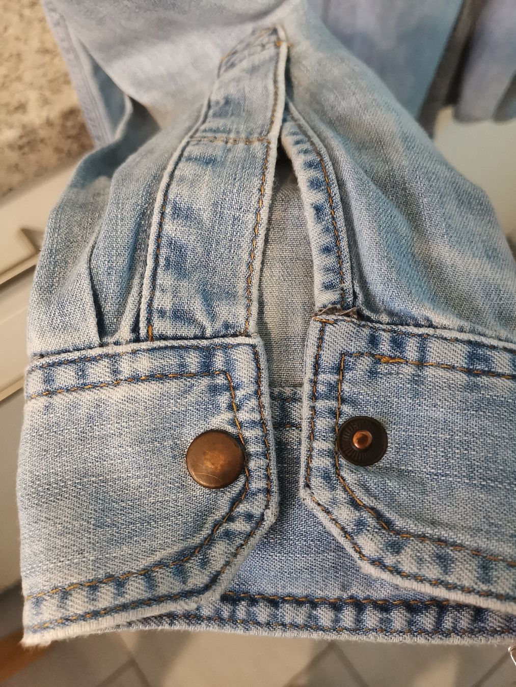 Zara Camicie: Zara Man Jeanshemd, Gr. M, hellblau – Usato da basel venduto da lupettone 4