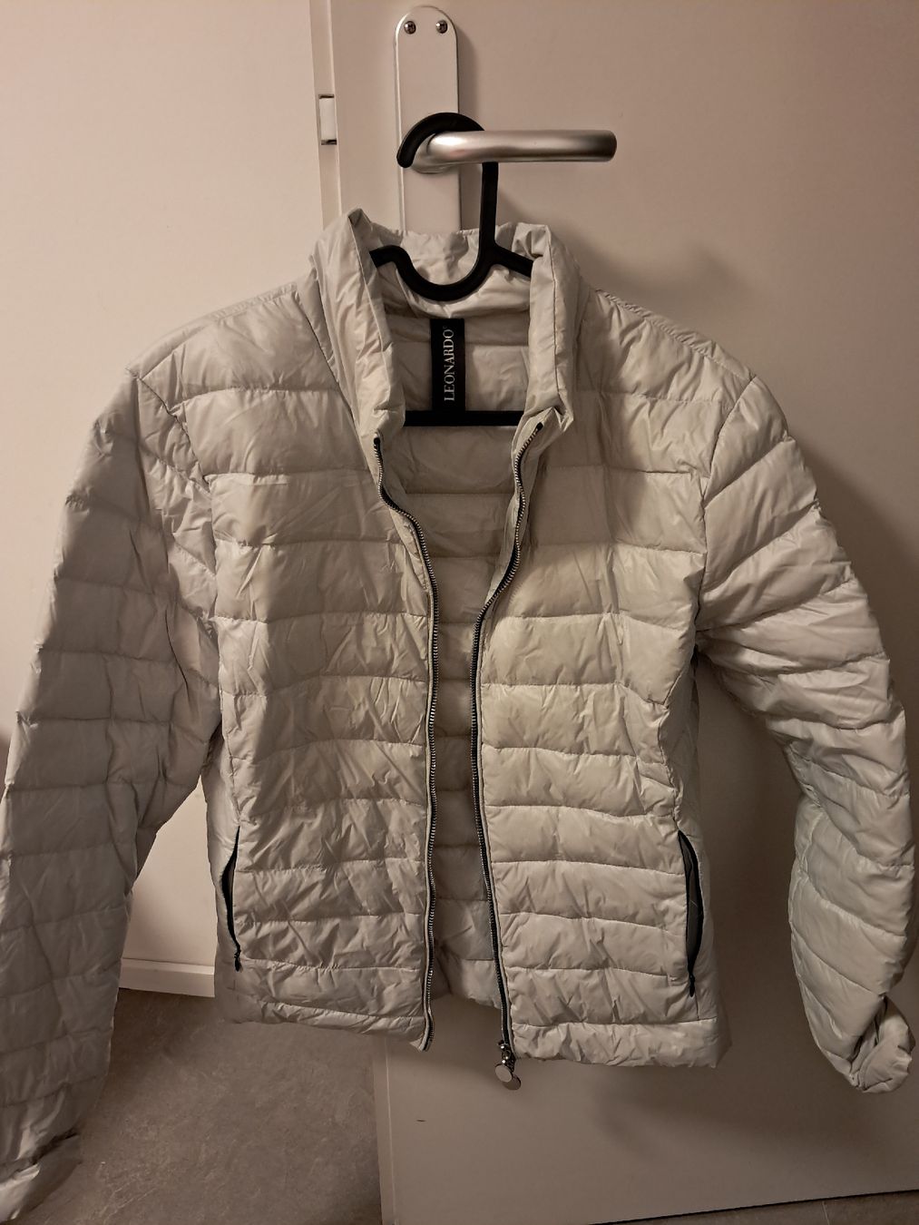 Giacche: Graue Daunenjacke von Leonardo  – Nuovo (secondo la descrizione) da Uster venduto da sop_2fxk