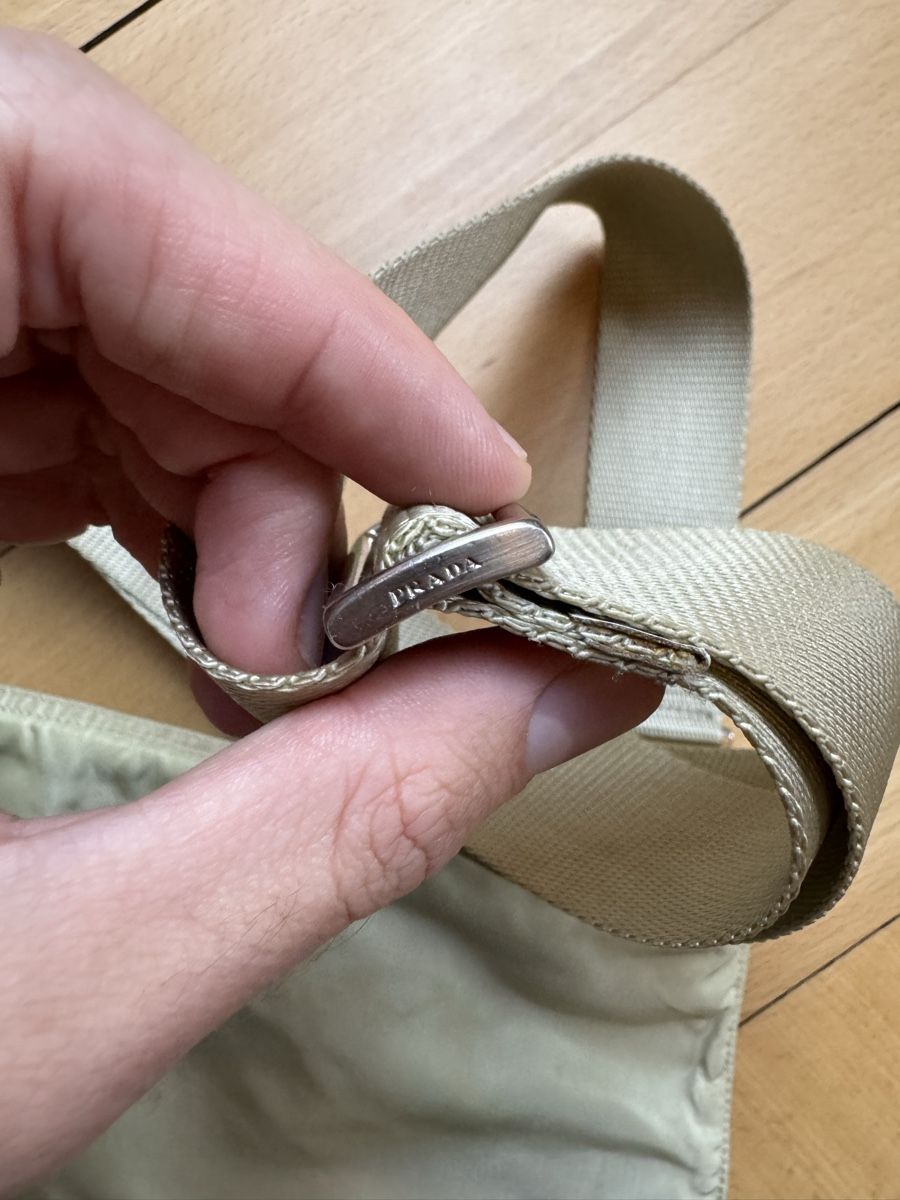 Prada Taschen: Prada Umhängetasche Beige Nylon – Gebraucht aus Bern von Mancini 4