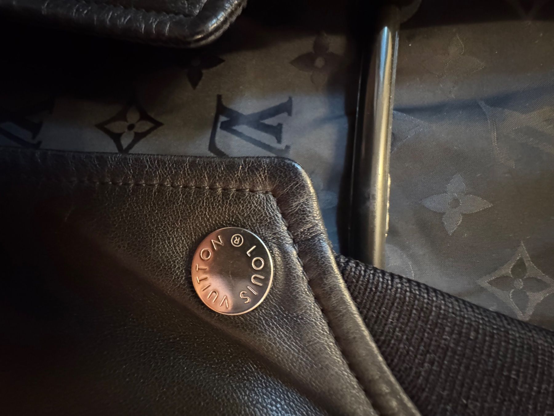 Louis Vuitton Giacche: 2 in1 Louis Vuitton doppelseitige Unisex Jacke – Nuovo (secondo la descrizione) da Kleinwangen venduto da giuespo 1