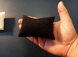 50x schwarze Kissen für die Uhr / Coussin noir pour montre