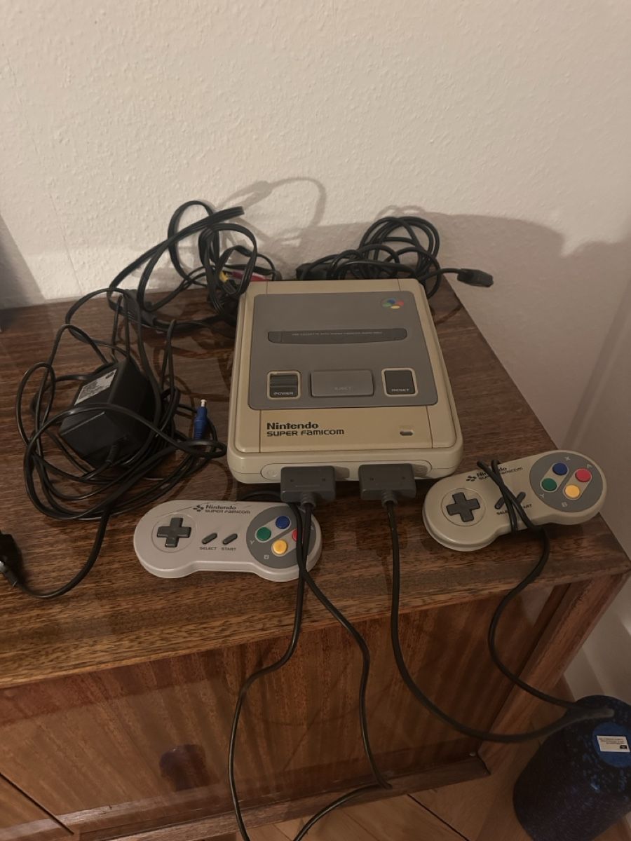 Nintendo Super Famicom avec manettes (Gebraucht) in Genève für CHF 59 ...