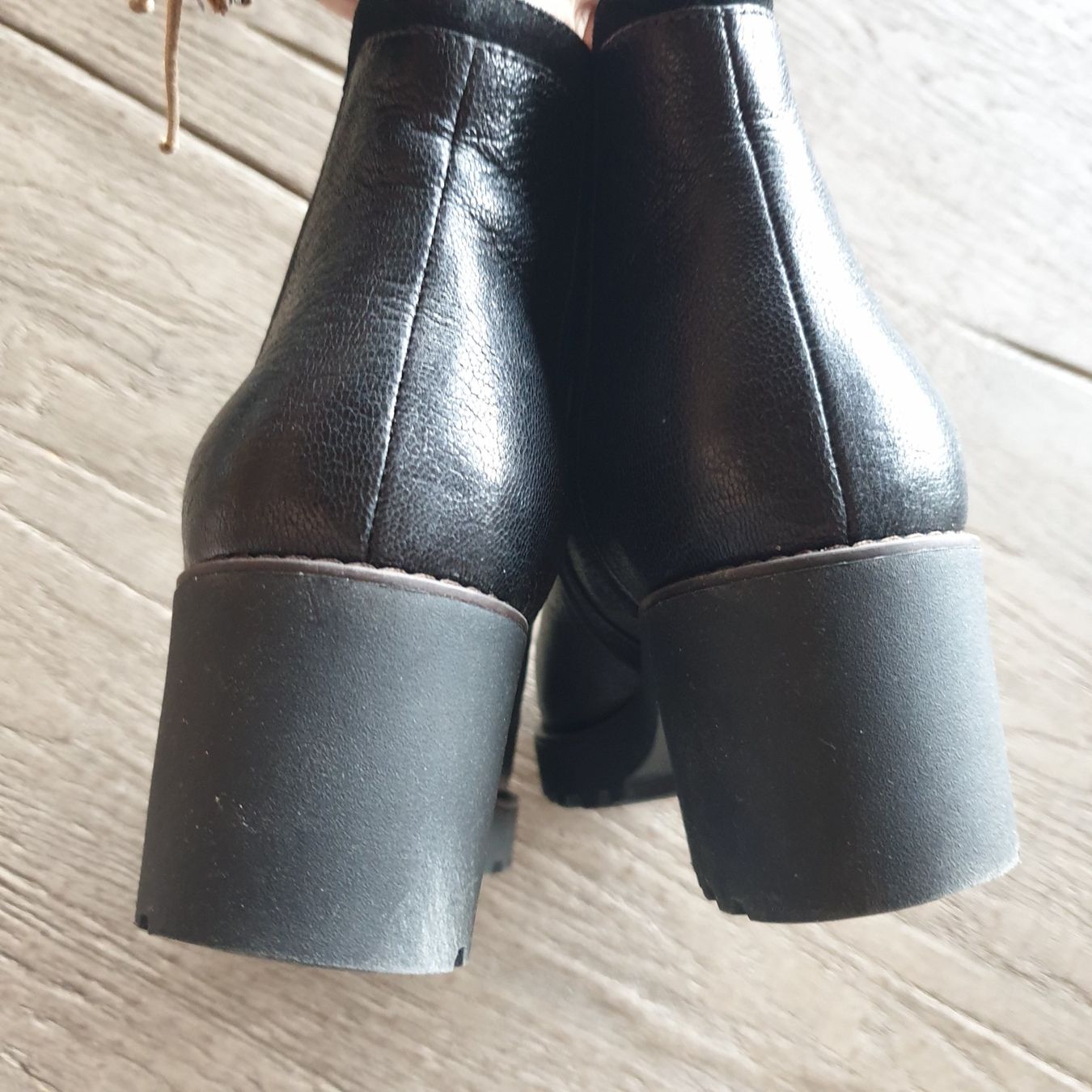 Hogan Damenschuhe: 🐸 HOGAN 37.5 LEDERSTIEFELETTE / STIEFELETTE / BOOT – Gebraucht aus Môtier (Vully) von Frogs 8