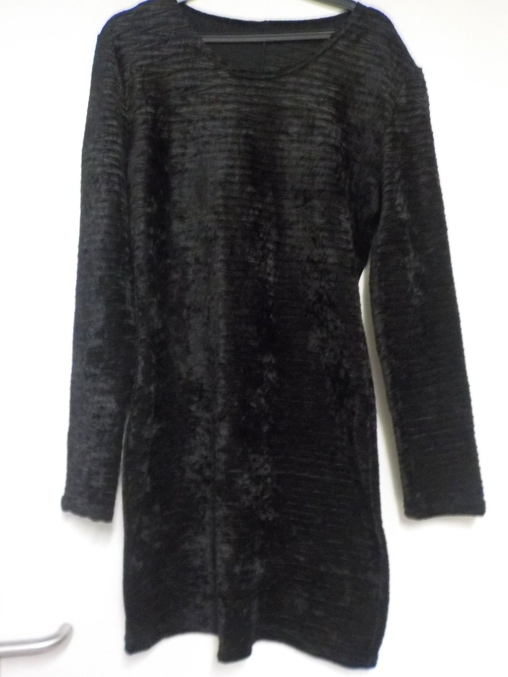 Vestiti: scharzes Kleid, Samtoptik (33) – Usato da Muri b. Bern venduto da Silberdolphin