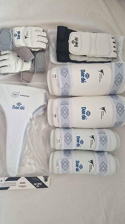 Completi: Matériels de taekwondo – Usato da Thônex venduto da ate_8pr9 2
