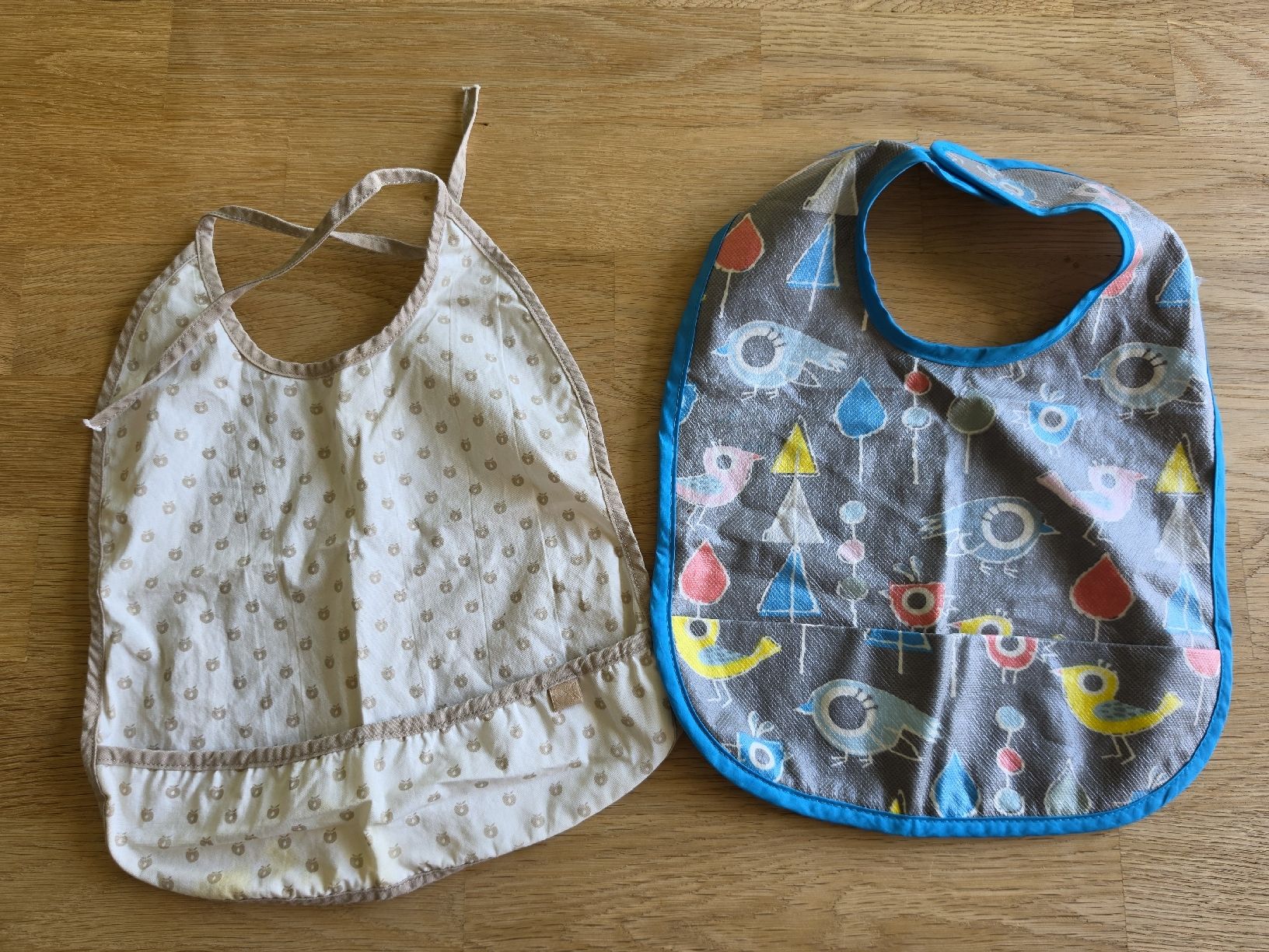 Pasti del neonato: 2 Baby Lätzchen Set hell Smafolk – Usato da Bergdietikon venduto da Staphylococcus