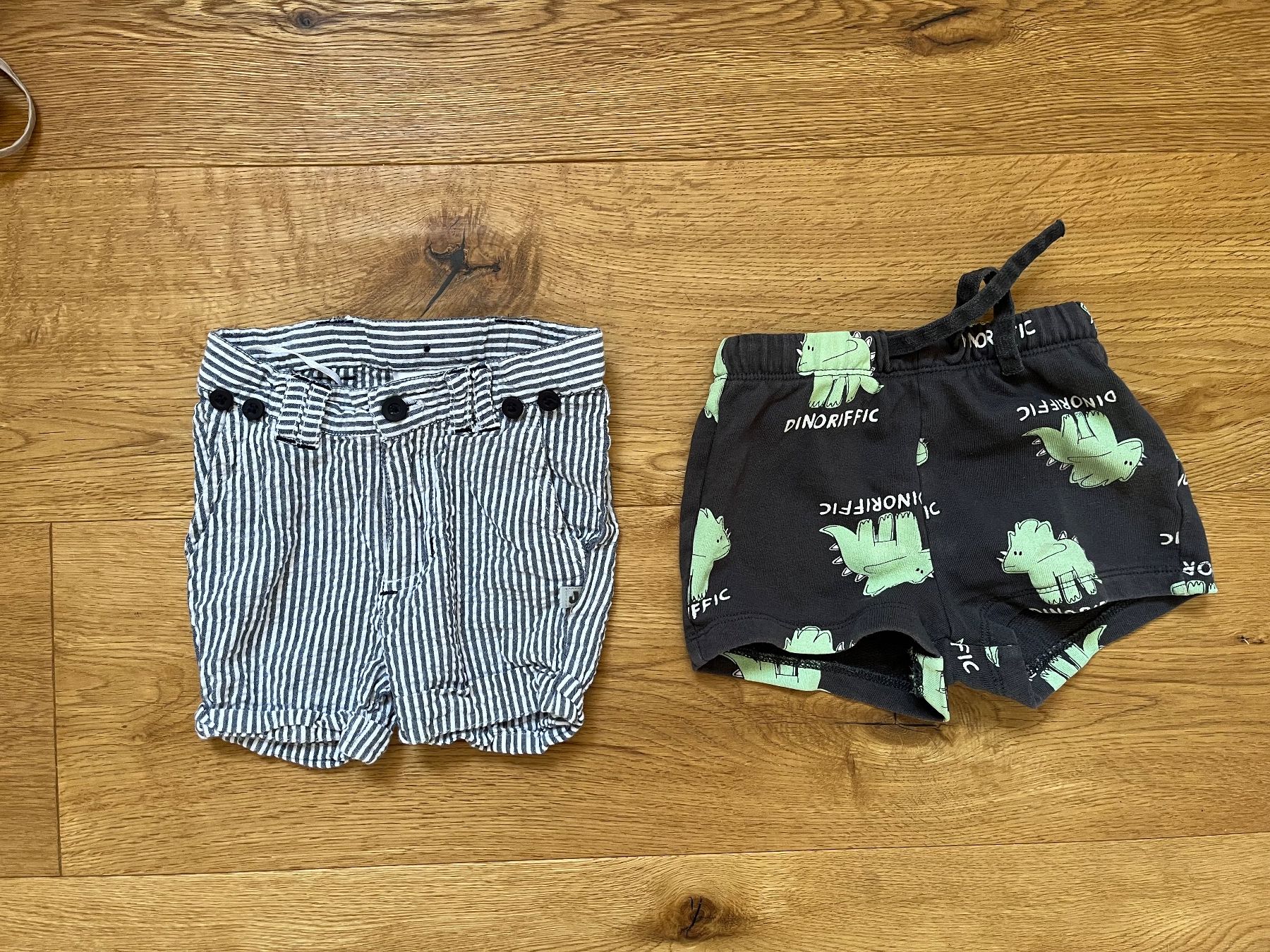 Pantalons: Shorts Kinder 2er Pack Grösse 68 und 74 – D'occasion à Inkwil par Nicol12