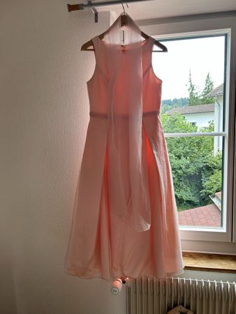 Kleid mit Tuch Rosé Grösse 36 neuwertig