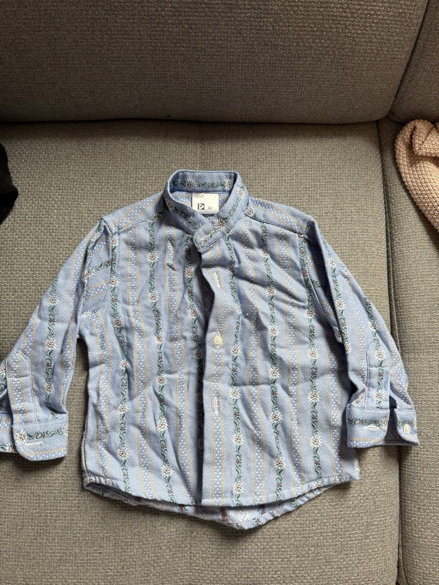Camicie, Top & T-shirt: Hübsches Kinderhemdli Gr. 80 mit traditionellem Muster – Nuovo e nell'imballaggio originale da Flamatt venduto da nun_8lxg