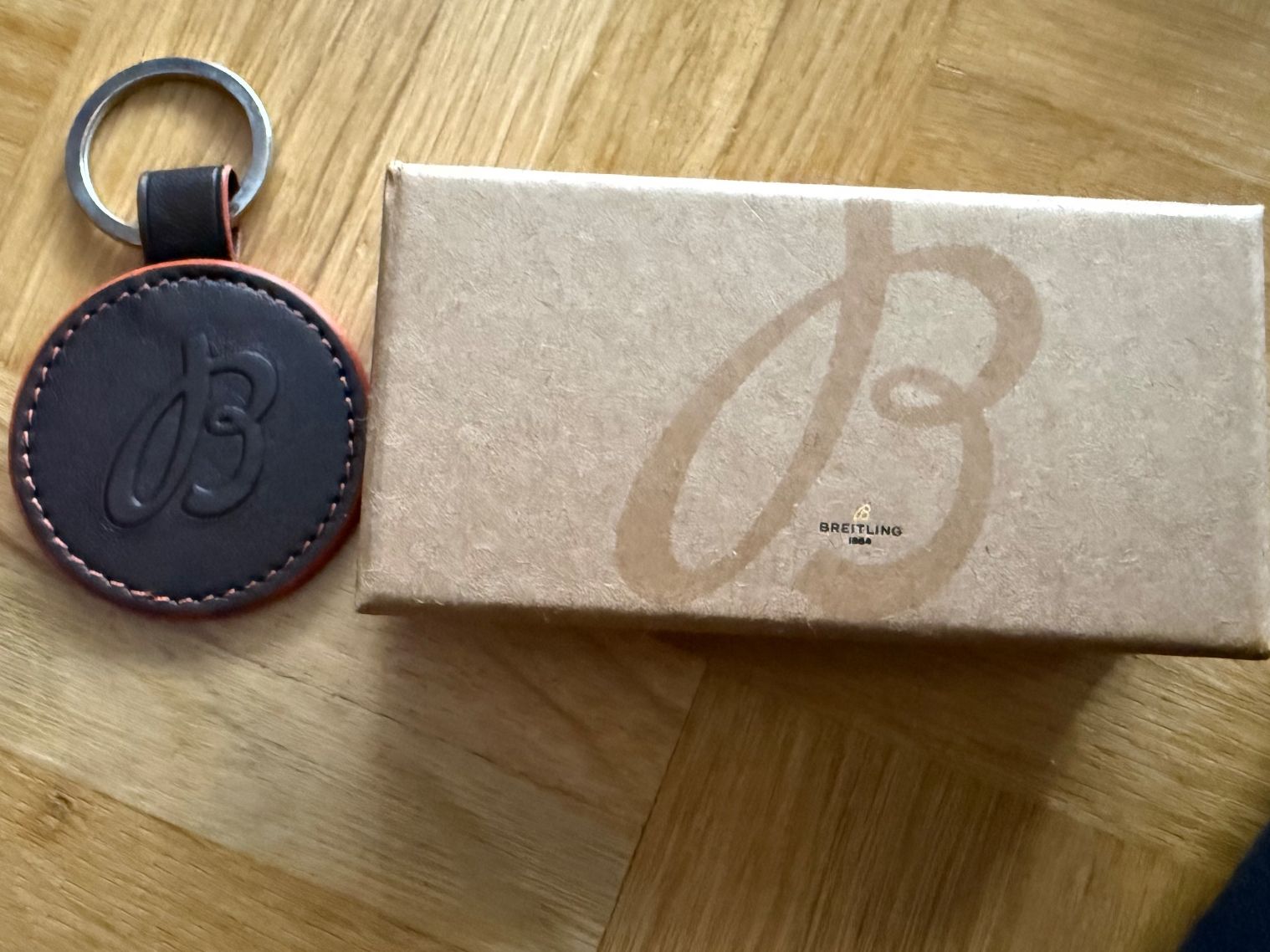Breitling Schlüsselanhänger & - bänder: Breitling Schlüsselanhänger – Neu und originalverpackt aus Bettlach von Mrsdelux 1