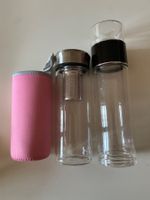 Zwei Teebereiter aus Glas mit Sieb gebraucht 25 cm hoch
