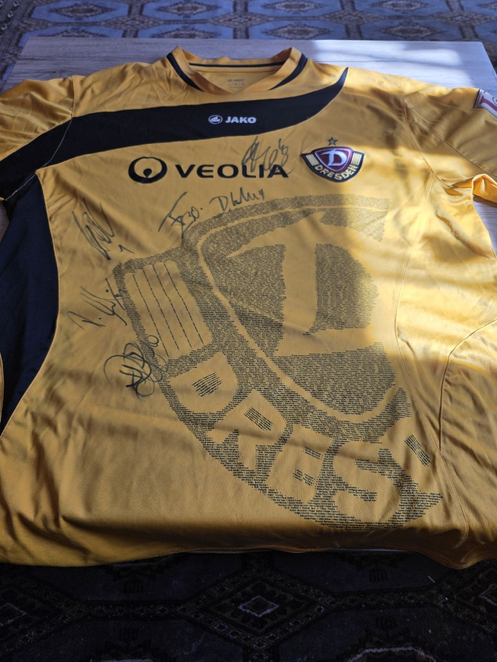 Dynamo Dresden Maillots de corps & Pantalons: Dynamo Dresden Sondertikot mit Autogrammen – D'occasion à Schiers par Olympia1987