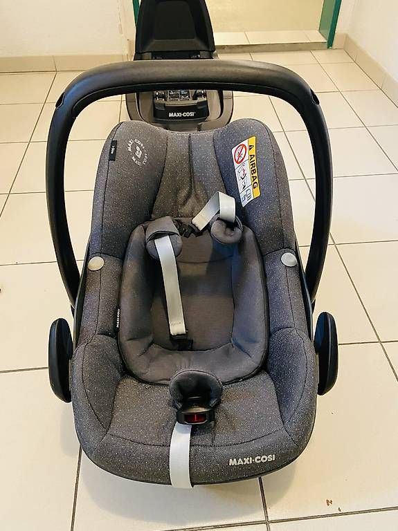 Auto-Kindersitze: Maxi-cosi Babyschale mit Station – Gebraucht aus Feuerthalen von Conny_G