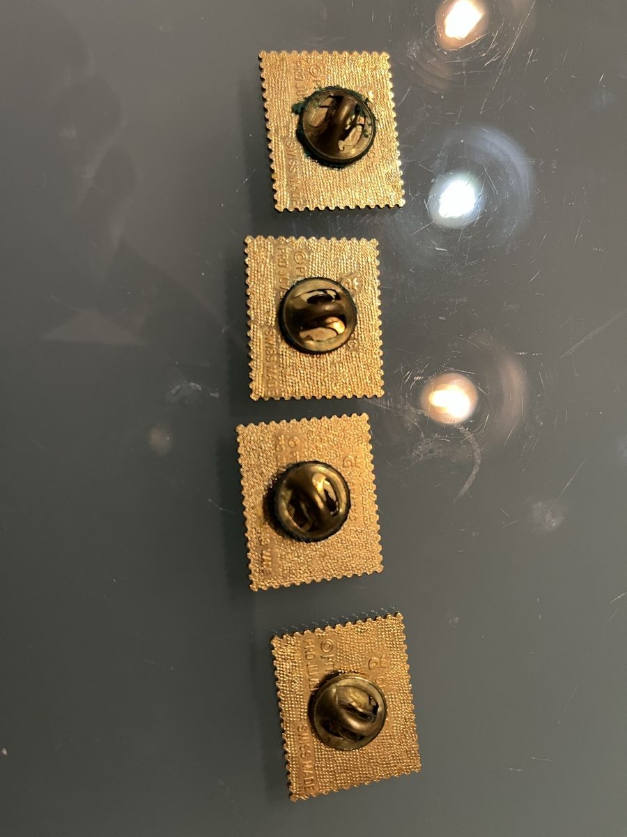 Placchette & Badge: 4 Pro-Juventute-Pins Briefmarken – Usato da Luzern venduto da Mulli8 1