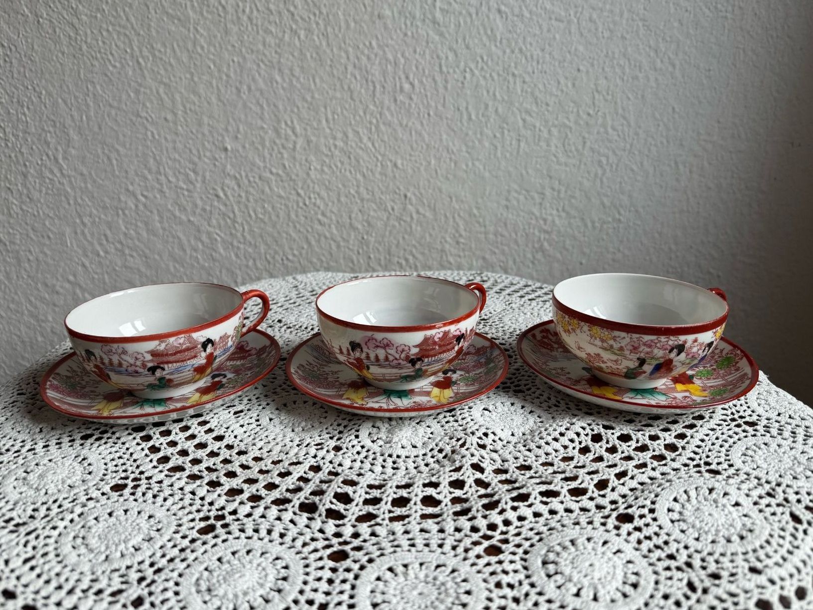 Tassen: 3 Tassen mit Unterteller China – Gebraucht aus Schnaus von sueg01