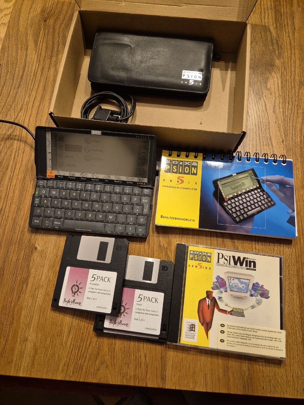 Psion PDAs: Psion Serie 5 Handheld Computer mit Zubehör  – Gebraucht aus Winkel von Heuresis