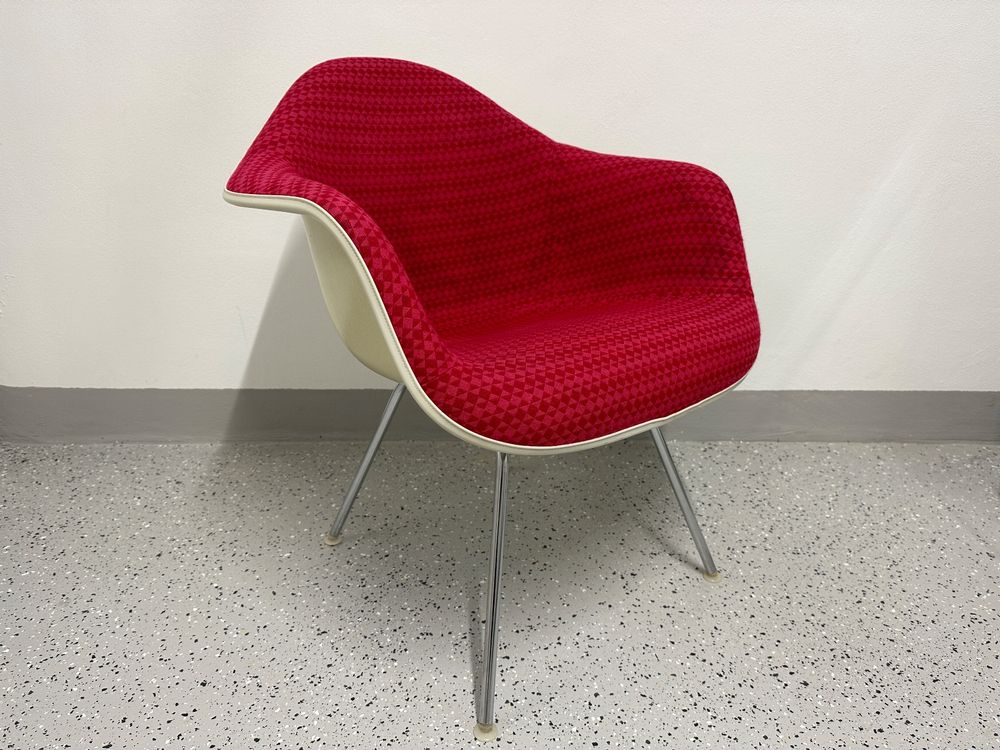 Eames Armchair parchment, Vollpolster rot, Alexander Girard (Gebraucht ...