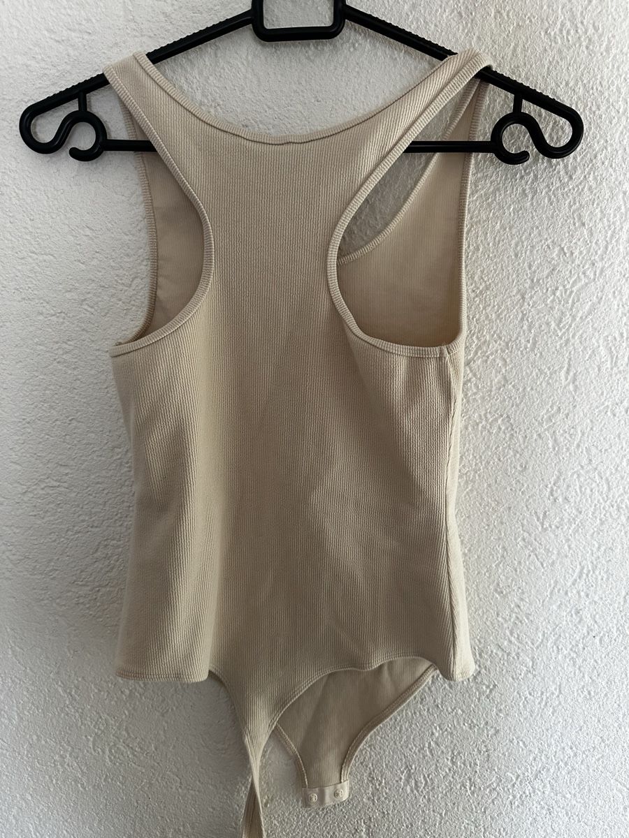 H&M Top: Body beige hm – Usato da Evilard venduto da zoe.mrsg 1