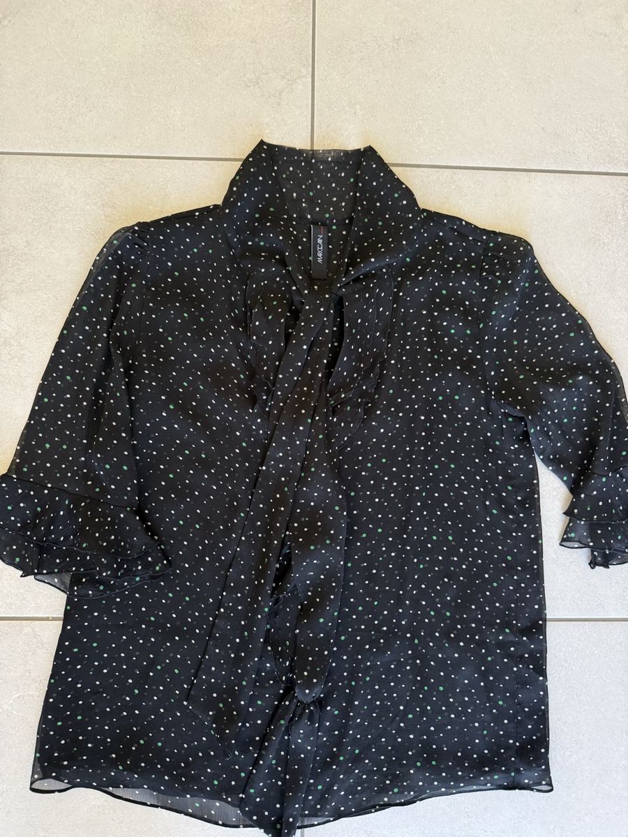 Marc Cain Chemisiers: Marc Cain Bluse schwarz gepunktet Grösse 38/40 – D'occasion à Nänikon par Monimos 6