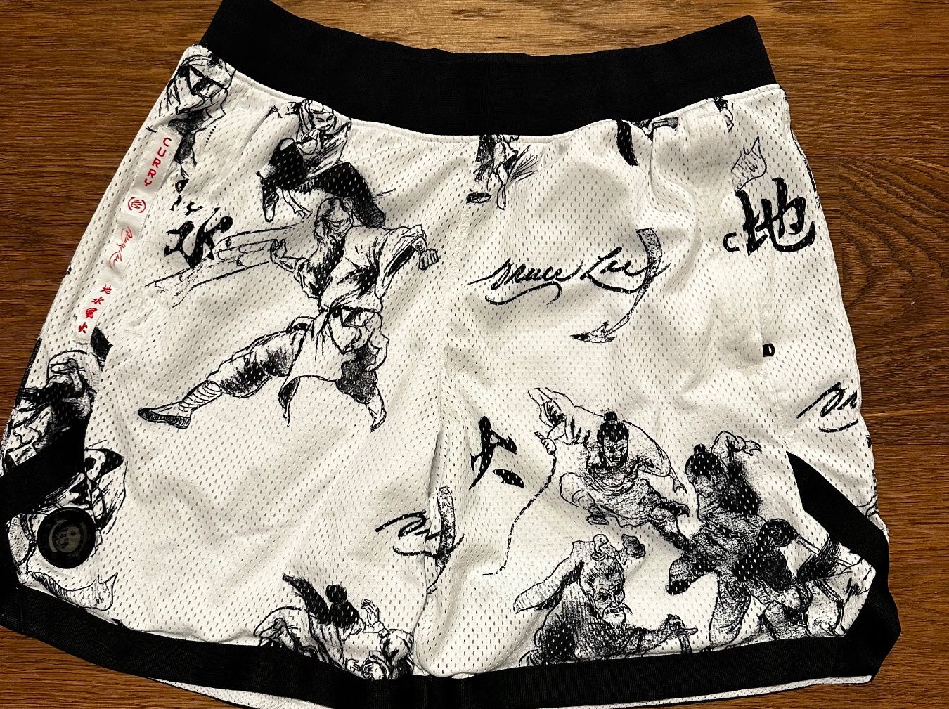 Under Armour Pantaloni: Limited Edition Under Armour - Stephen Curry x Bruce Lee – Nuovo (secondo la descrizione) da Herrliberg venduto da yuv_ro 1