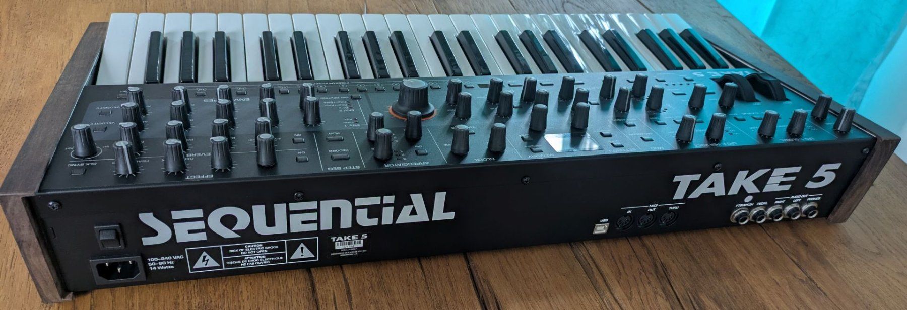 Sequential Musikinstrumente: Sequential Take 5 Analogsynthesizer mit Tasche – Neu (gemäss Beschreibung) aus Wagen von bsc_5xjg 1