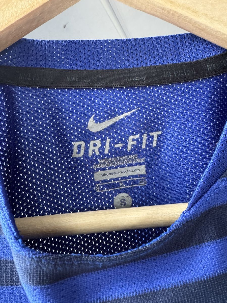 Nike Canottiere & Pantaloni: Manchester United Trikot Grösse S – Usato da Trélex venduto da stripedthrift 2