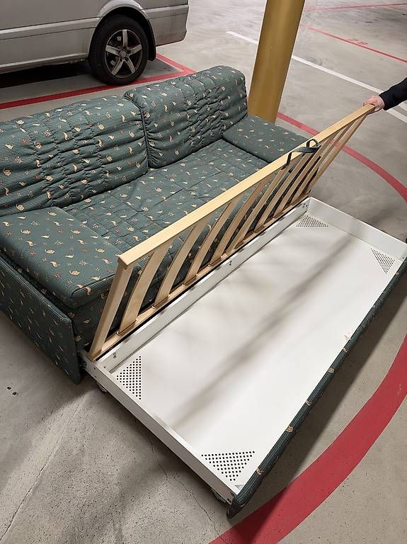 Sofas: Schlafsofa zu verschenken  – D'occasion à Zürich par and_9bmb 1
