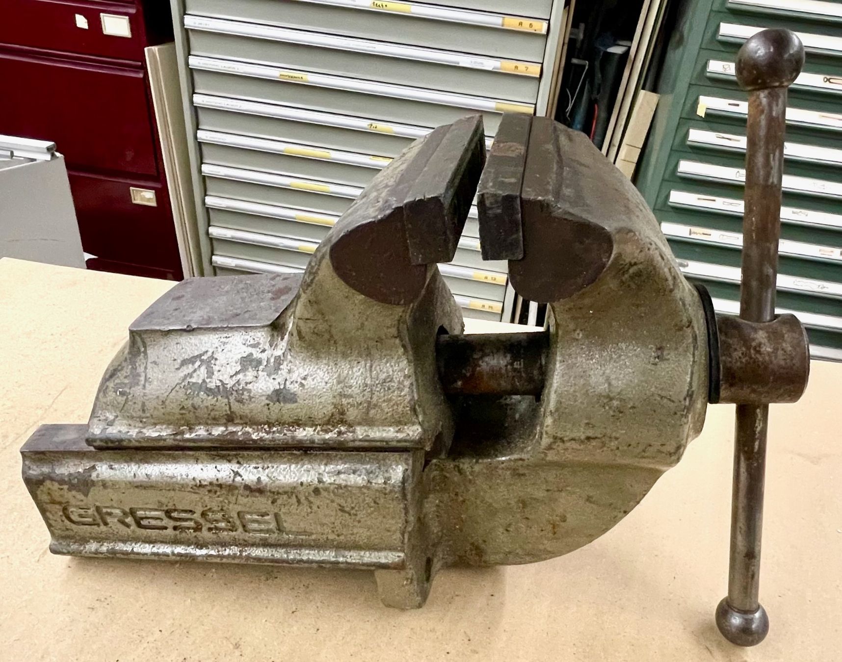 Gressel Alle Werkzeuge: GRESSER SCHRAUBSTOCK – Gebraucht aus luzern von Glieve