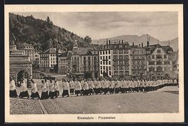Einsiedeln, Prozession, Gläubige im Ort