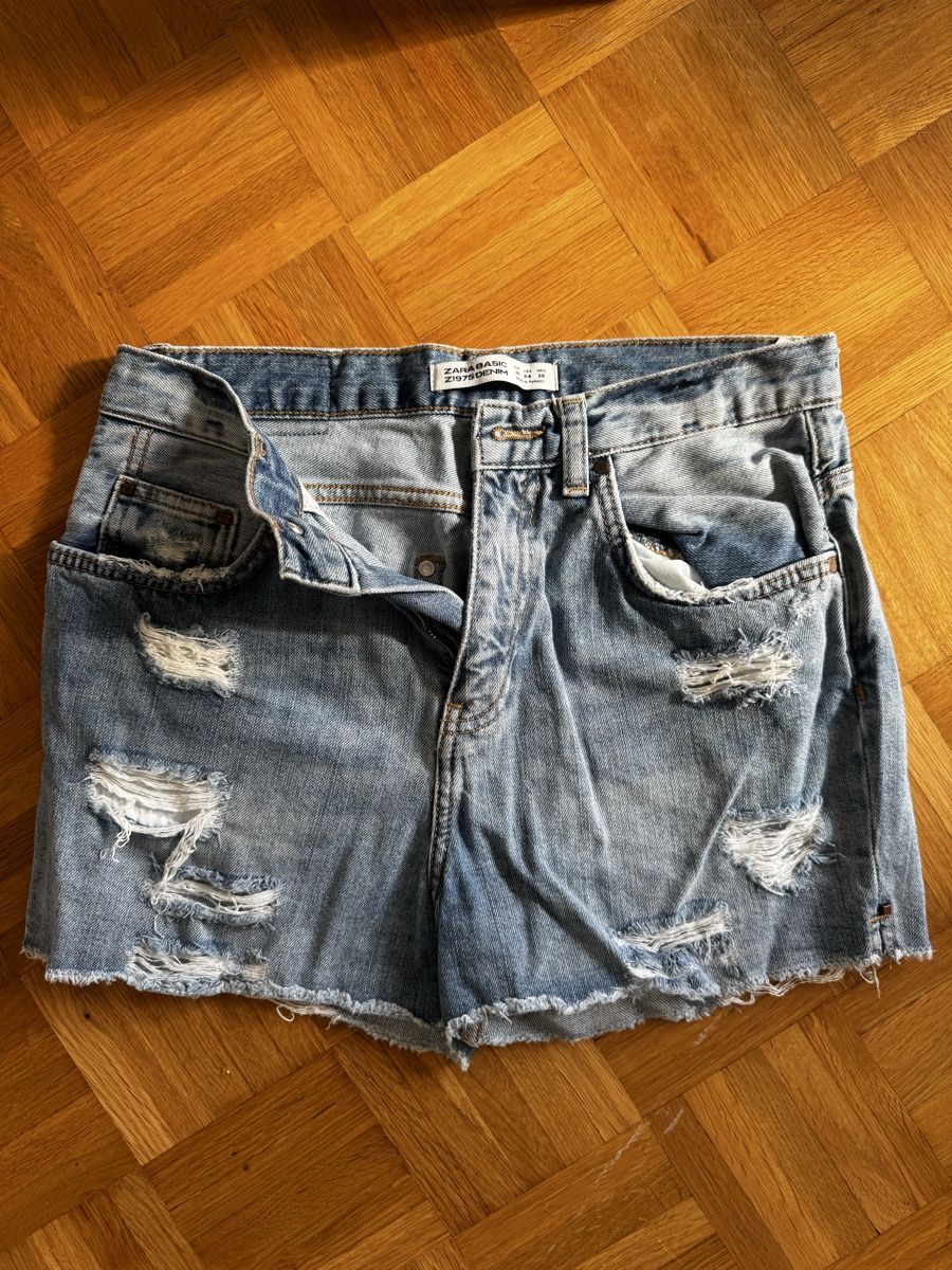 Zara Jeans: Hot Pants Jeans – Nuovo (secondo la descrizione) da Zürich venduto da forestF4iry