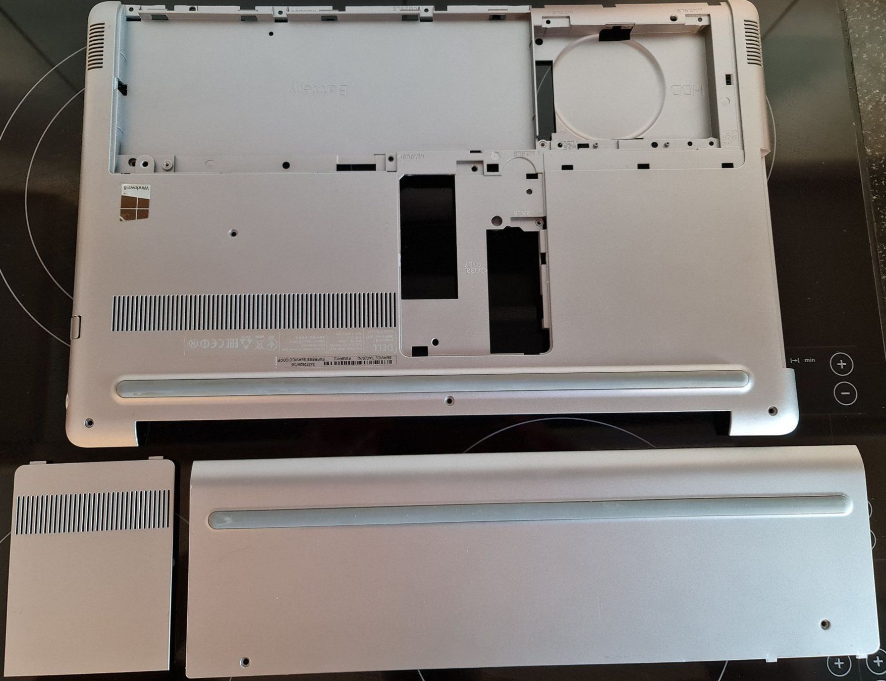 Dell PC: Bodenabdeckung Dell Inspirion 17 7737 – Usato da Pfungen venduto da Fastback66