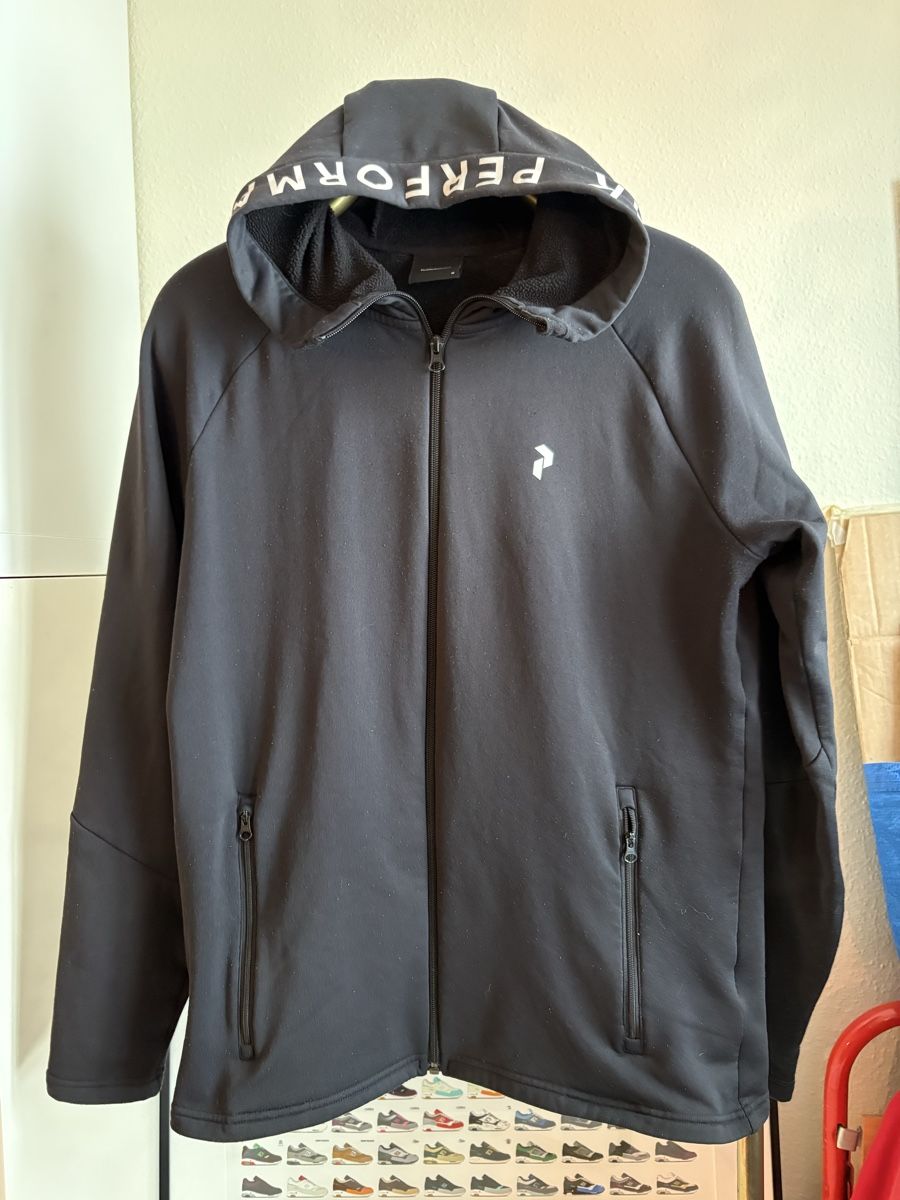 Peak Performance Jacken: Veste à capuche Peak Performance, Size  M – Gebraucht aus Neuchâtel von sharposneaks