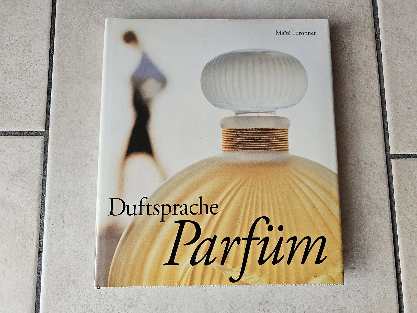 Libri: Duftsprache Parfüm  /  150 Seiten – Usato da Schneisingen venduto da backstore24