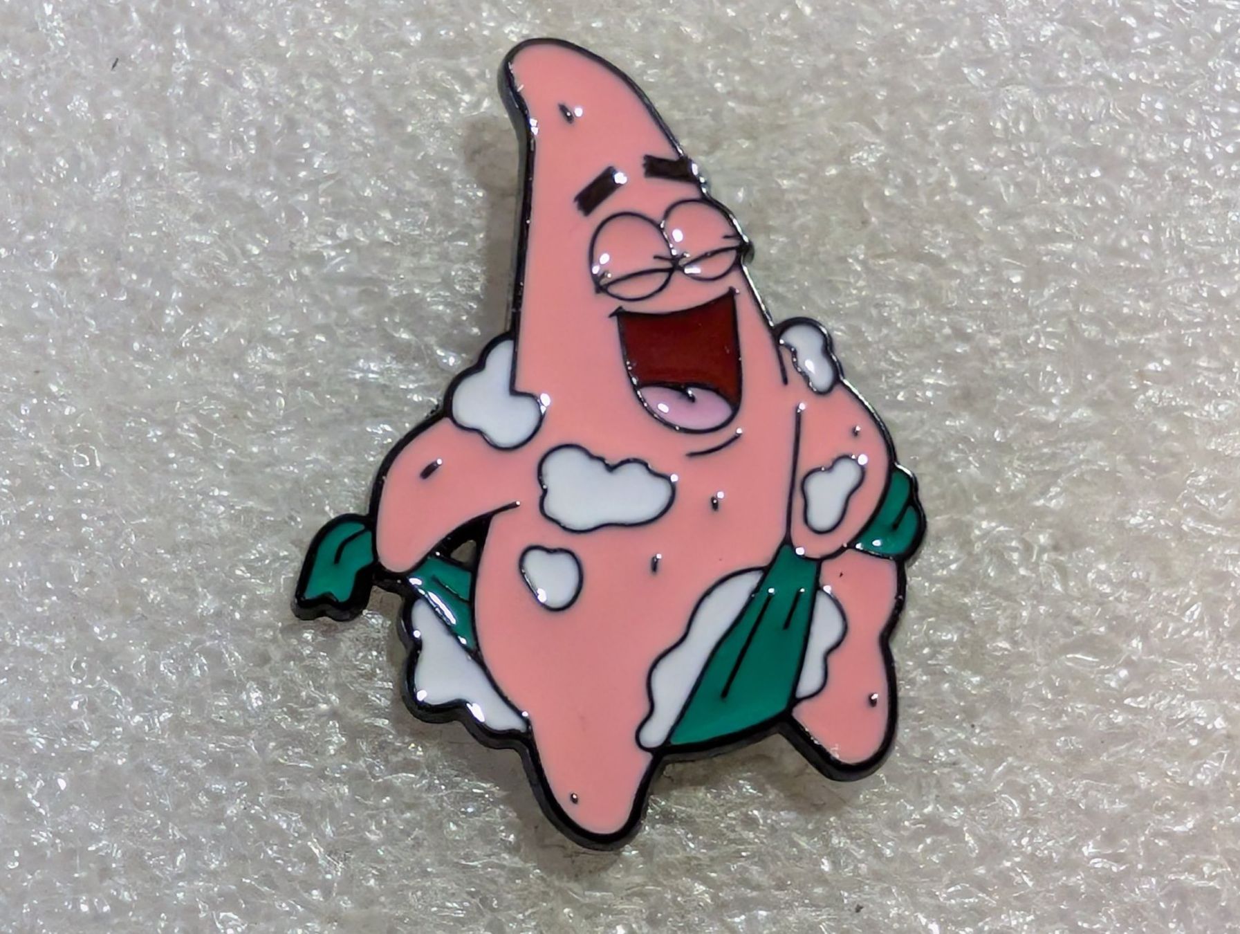 Plaketten & Abzeichen: Ansteckpin 169: Spongebob Schwammkopf – Gebraucht aus Oppligen von Pin-Fall-Shop