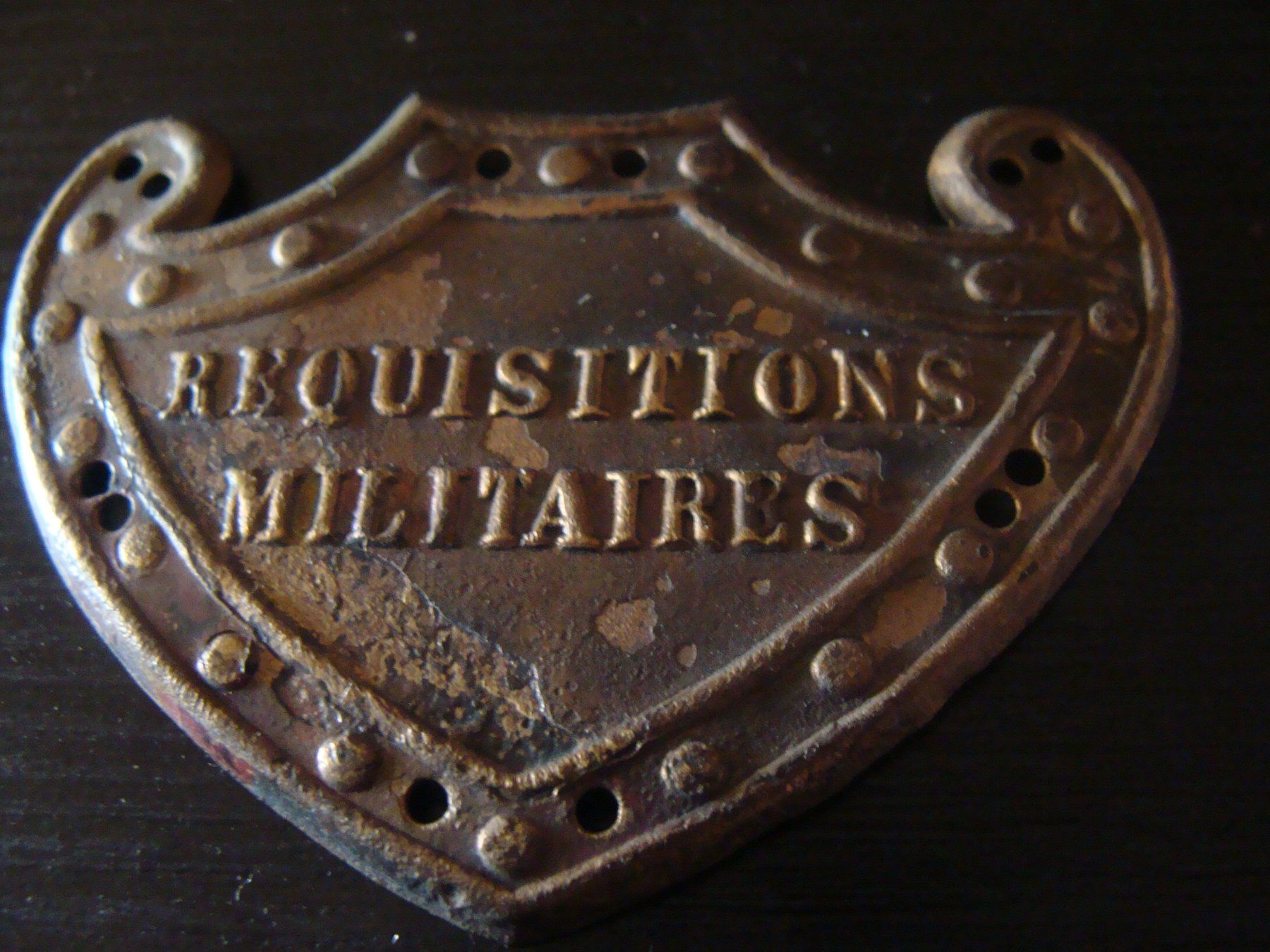 Placchette & Badge: Insigne de la réquisition militaire. – Usato da Cuarny venduto da hen_g7hn