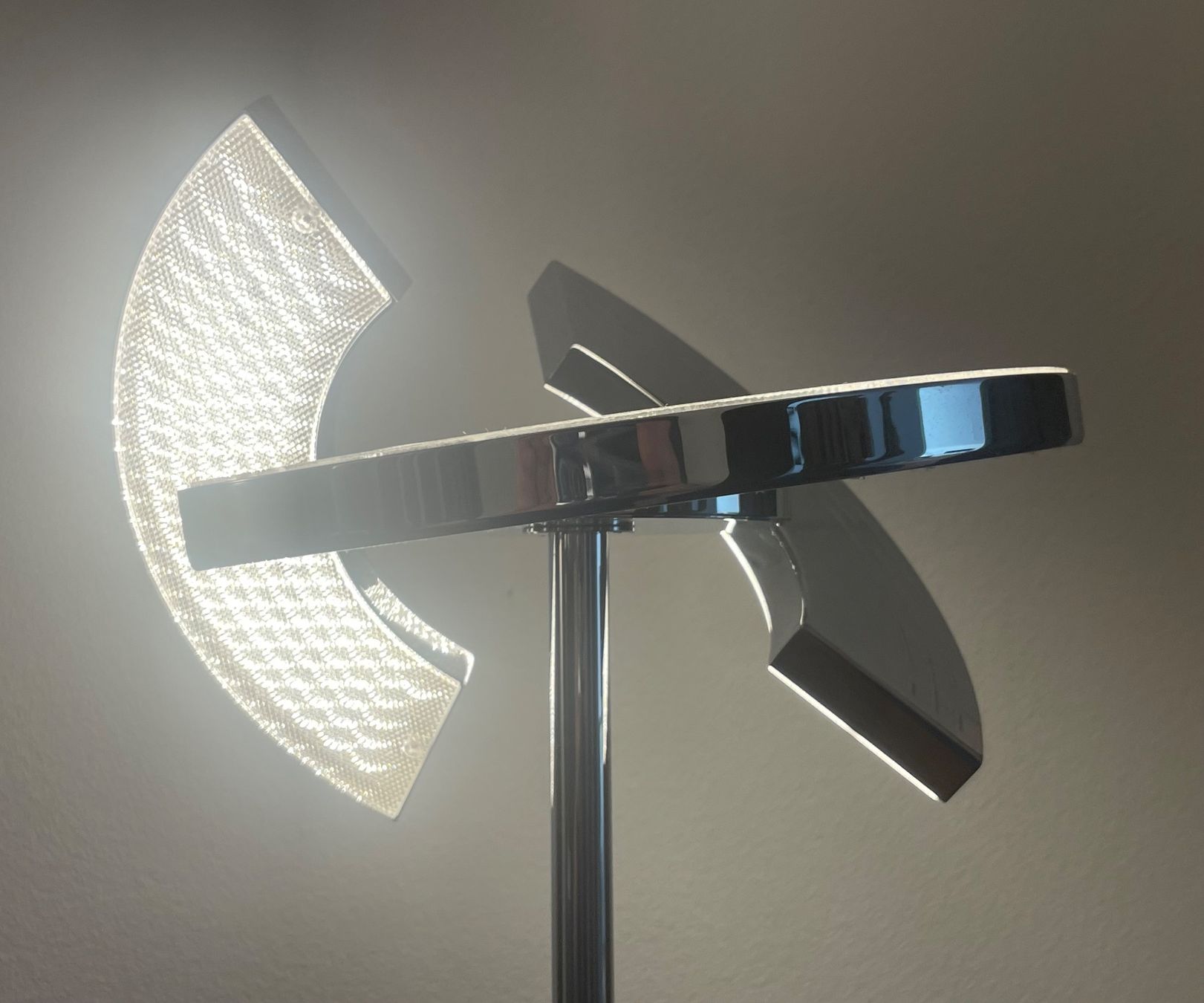 Lampade: OLIGO LED Stehleuchte TRINITY, chrom – Usato da Thalwil venduto da Puma2002