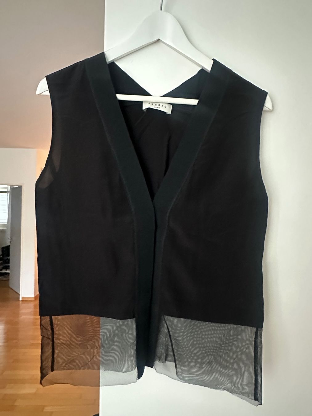Sandro Top: Sandro Seidentop schwarz Gr.1 wie neu – Usato da Zürich venduto da sop_y86b